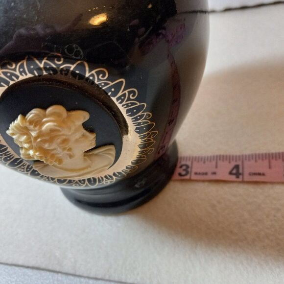 Vintage 3D Cameo w/ Gold trim Black Ceramic Vase Cottagecore Grandmacore - Picture 8 of 8